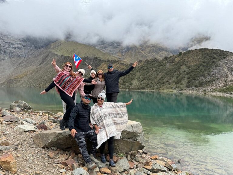 8 Días Recorriendo lo Mejor de Perú — Machu Picchu, Montaña de Colores, Lima e Ica con Vuelos Incluidos
