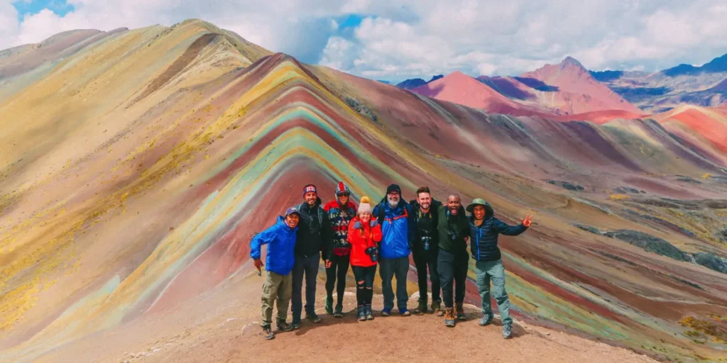 La famosa Montaña de Arcoíris en los Andes peruanos