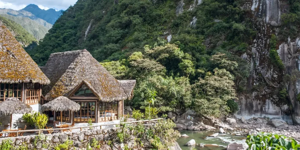 Descubre el Encanto de Aguas Calientes la Puerta de Entrada a Machu Picchu
