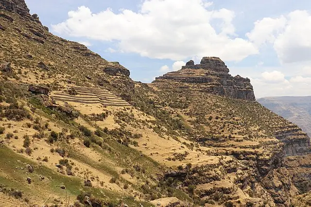 Waqrapukara: La Fortaleza
