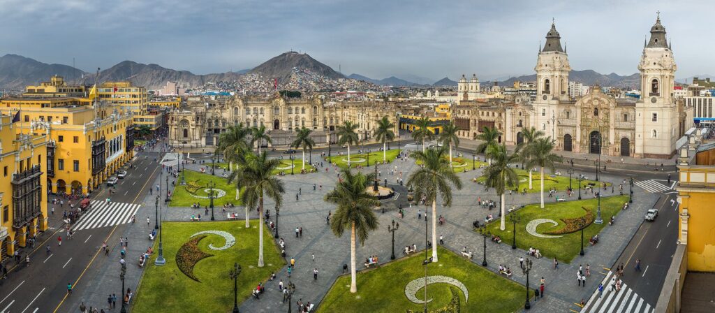 ¿Cuál es la altitud de Lima y Cusco?